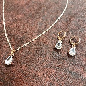 NWT Crystal Pendant Set of Necklace & Earrings
